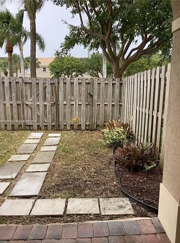 3 bed, 2.5 bath, 1895 sqft, $3,200 — Photo 4
