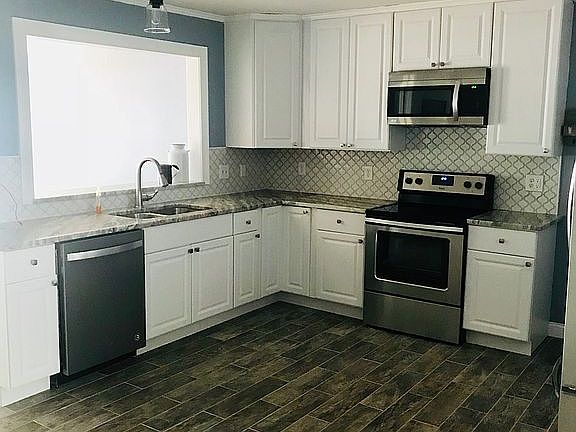 3rd image of 14110 Eastview Dr