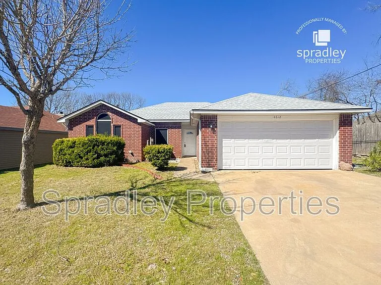 4612 Stone Pointe Dr — Photo 1