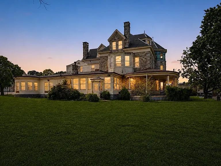 The Langhurst Mansion — Photo 3