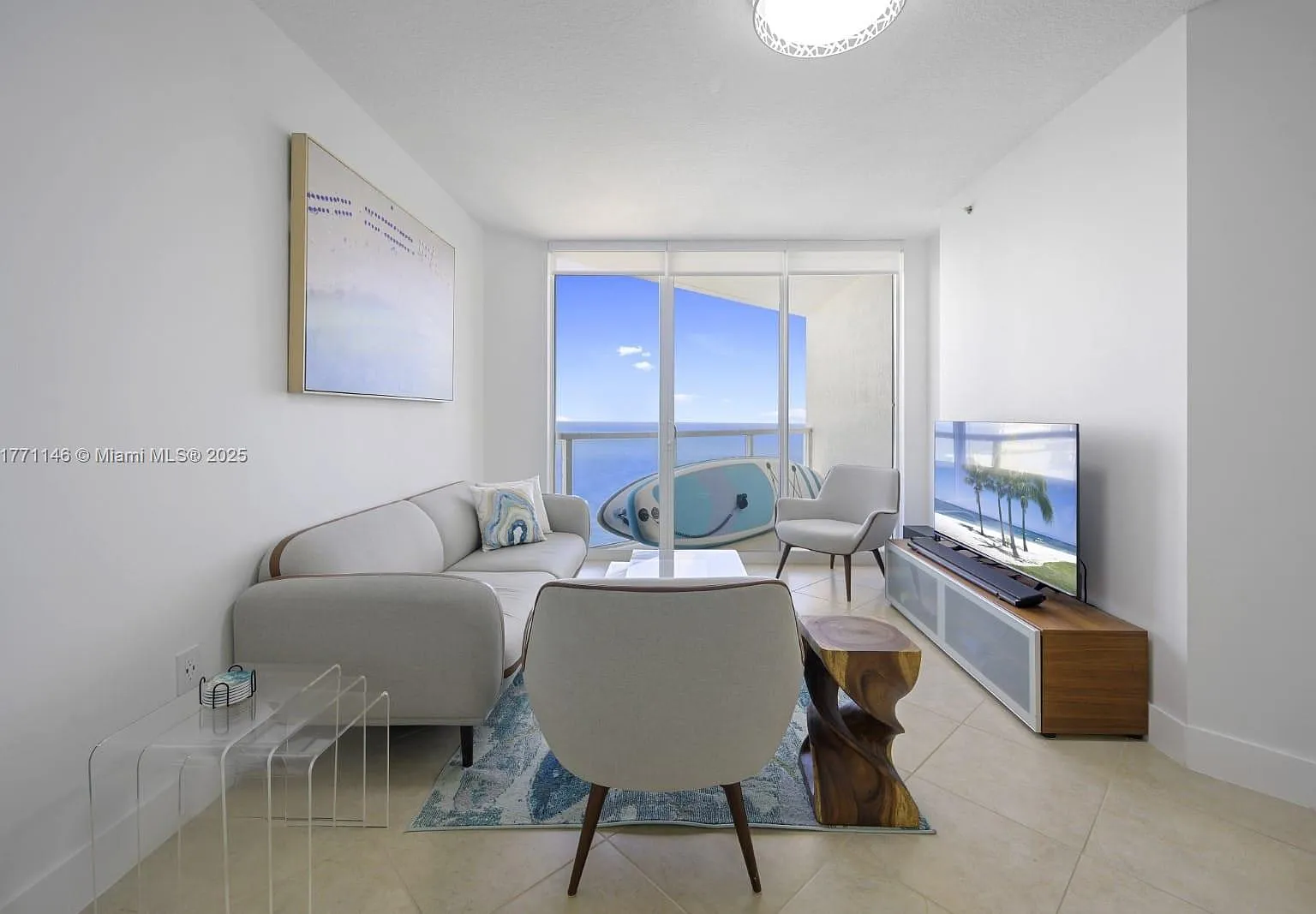 La Perla Condo — Photo 3