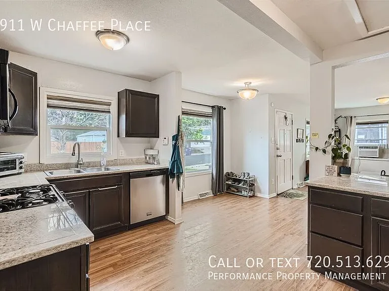 1911 W Chaffee Pl — Photo 5