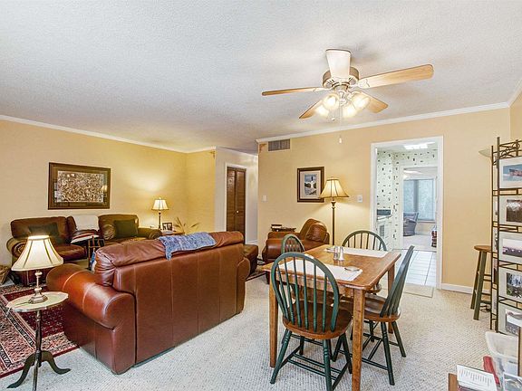 5th image of 228 Birch Glenn Ct