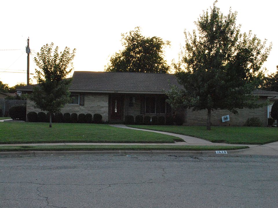 1st image of 1628 Celia Dr