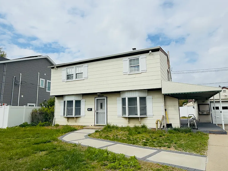 11 Blue Spruce Rd — Photo 2