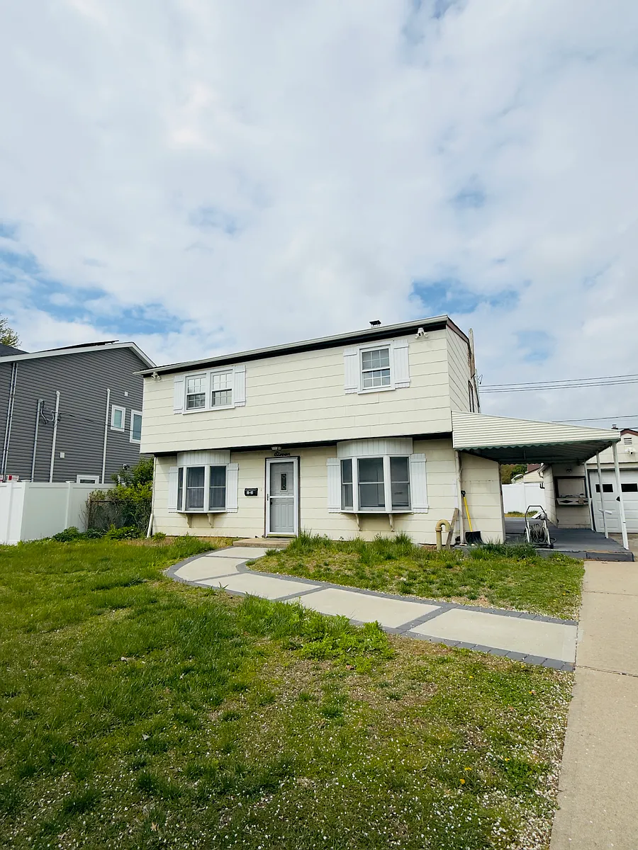 Building Photo - 11 Blue Spruce Rd
