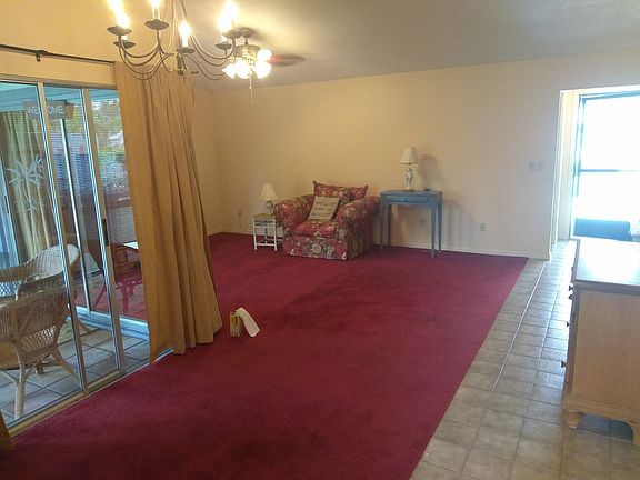 5th image of 10502 Newbury Ct