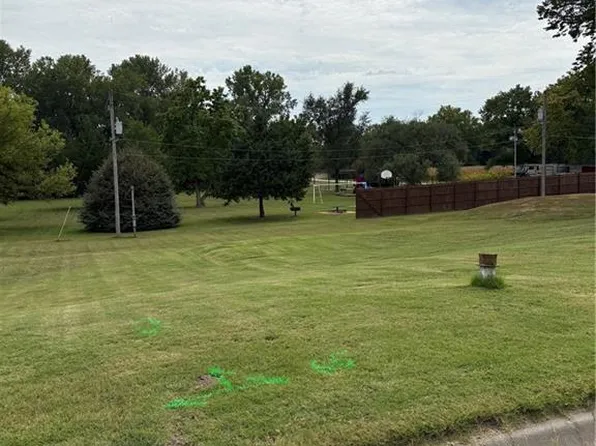 E 5th Street Ct, Linwood, KS 66052