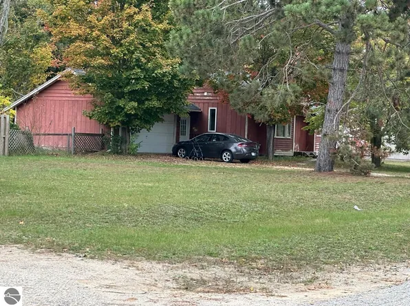 7084 Center St, Alanson, MI 49706