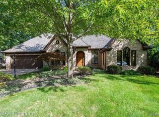 6 Chateaux Du Lac, Fenton, MI 48430