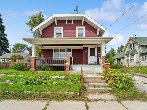 1130 S 12th St, Manitowoc, WI 54220