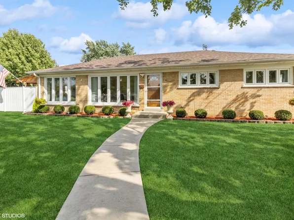 8279 W Winnemac Ave, Norridge, IL 60706