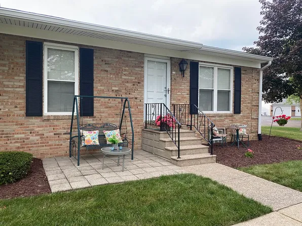 2048 Beechtree Dr, Uniontown, OH 44685