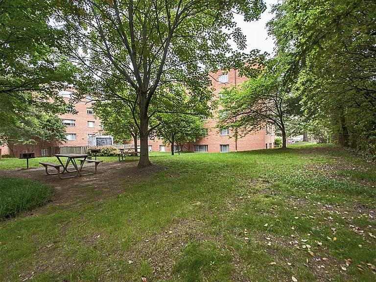 Shawnee Apartments — Photo 15