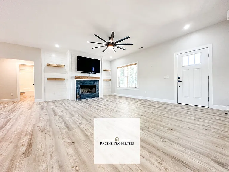27 Carriage Dr — Photo 4