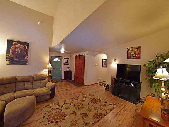 2nd image of 510 Sanders Ave