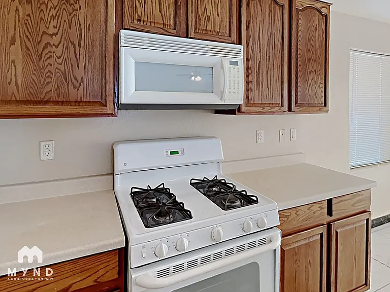 6375 Strongbow Dr — Photo 13