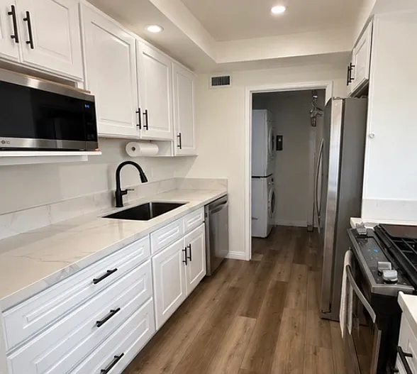 800 Termino Ave #13 — Photo 4