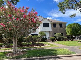 14 Chuckwagon Ct, Angleton, TX 77515