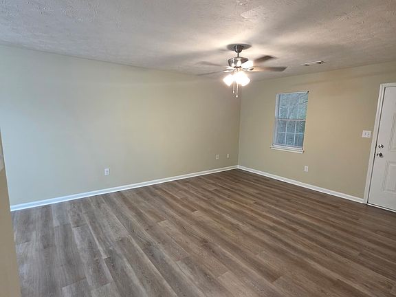 2nd image of 220 Big Oak Cir
