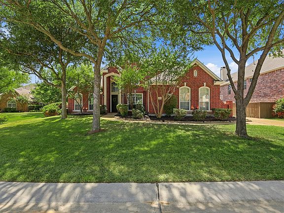 2nd image of 406 Parkwood Ct