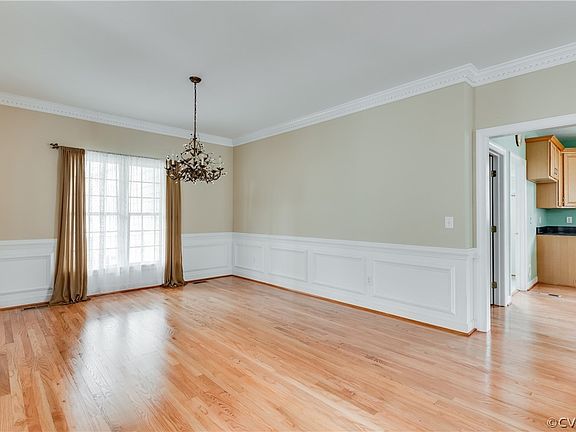 5th image of 9418 Charter Lake Dr