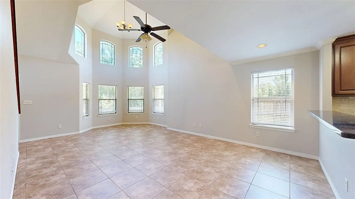 4 bed, 1895 sqft, $2,800 — Photo 4