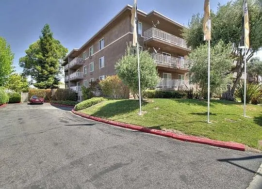 The Luxe Apartments — Photo 8