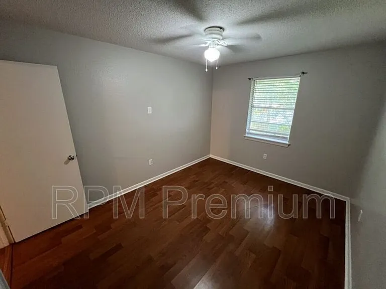 4133 Lee St #17 — Photo 16