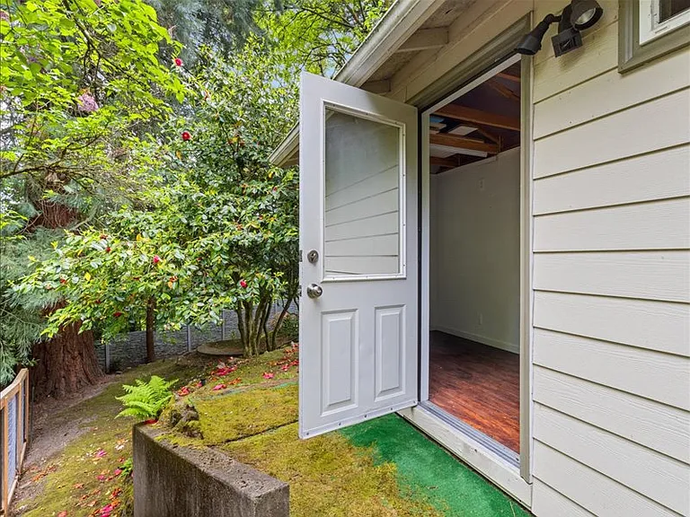 934 SW Cheltenham St — Photo 40