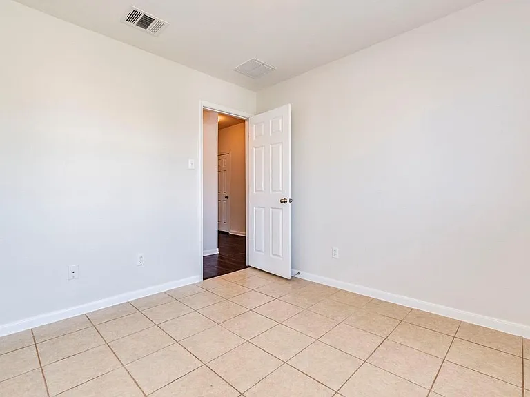 237 Goddard — Photo 22