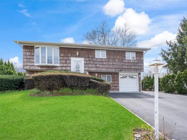 22 Tarkington Road, Holbrook, NY 11741