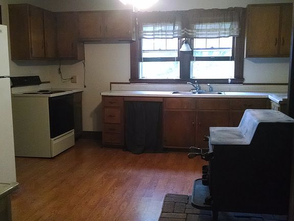 3rd image of 7442 Lawrence Ln