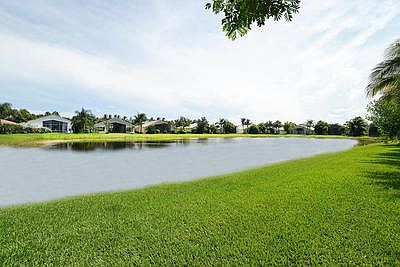 LONG LAKEVIEW REAR