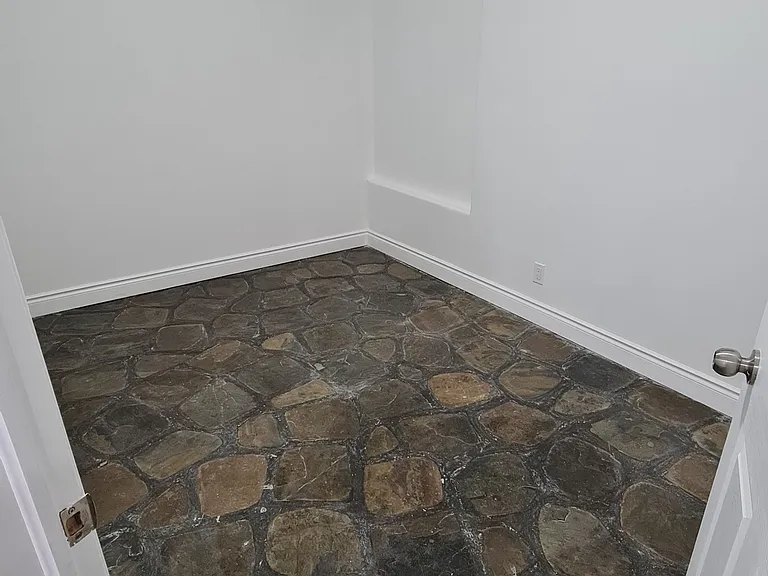 172 Lena Cres #2 — Photo 23