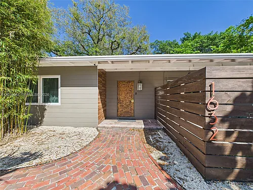 1632 SW 28th Ave Photo 1