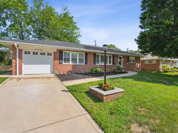 10911 Oasis Dr, Saint Louis, MO 63123