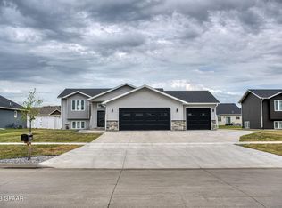 5890 Wydown Dr, Grand Forks, ND 58201