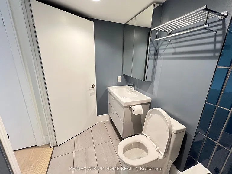 410 Queens Quay W #905 — Photo 32