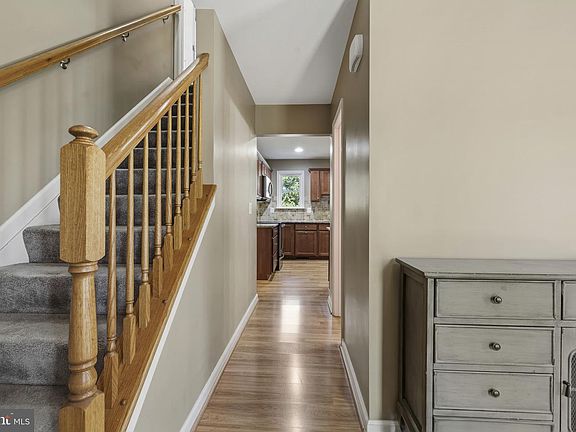 5th image of 550 Yellow Lily Ct