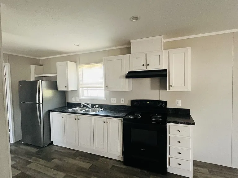 E9 Meadows Ct — Photo 1