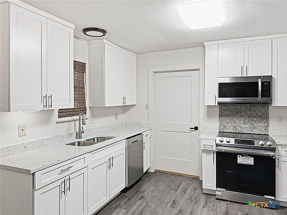 3rd image of 581 Kellys Way