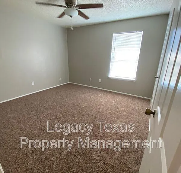 1407 Courtney Pl #B — Photo 28