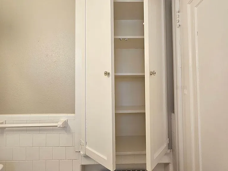 City Park/Park Hill Lovely One Bedroom Apartment - Conveniently Located! — Photo 27