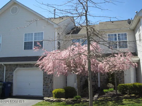8 Nutmeg Court, Tinton Falls, NJ 07753