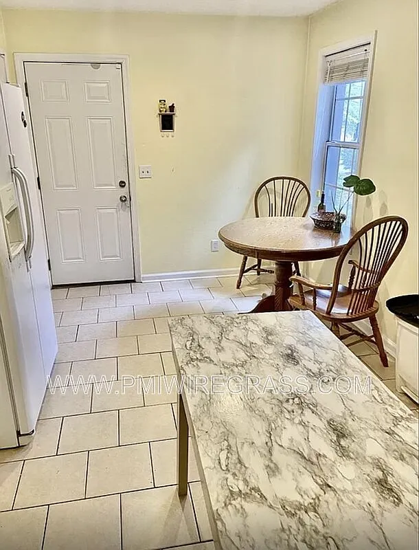 3 bed, 2.0 bath, 1971 sqft, $1,750 — Photo 2