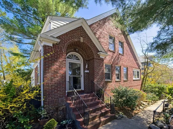 19 Fairfax Rd, Milton, MA 02186
