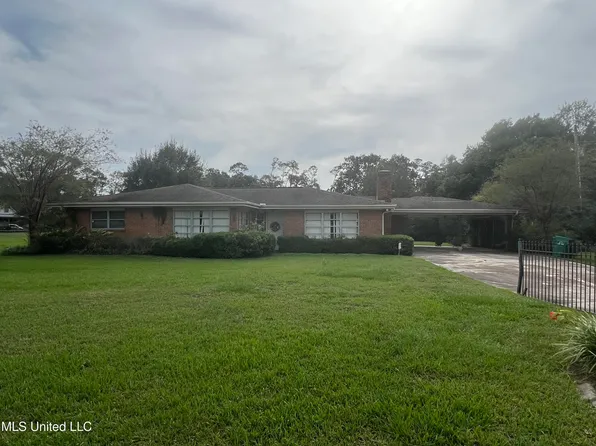 1019 Old Spanish Trl, Bay Saint Louis, MS 39520