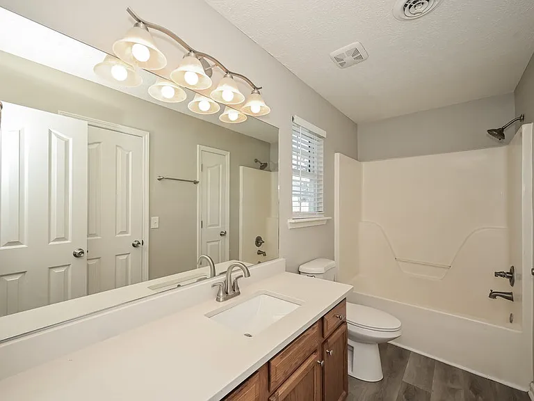 1912 Guildford Dr — Photo 11