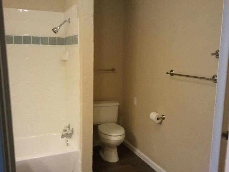 3 bed, 1700 sqft, $2,100 — Photo 4